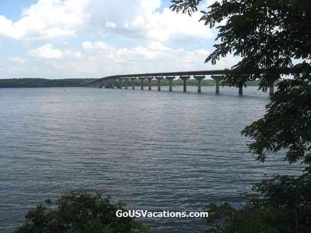 Natchez Trace Parkway Bridge over Tennessee River from south side