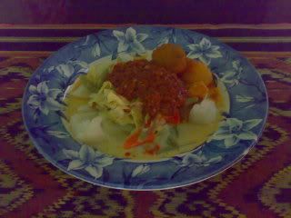 gambar hiasan hidangan ketupat beserta lauk pauk