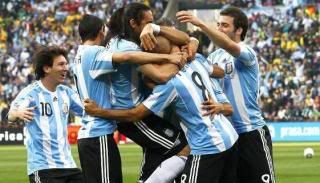 Pemain Argentina Meraikan Jaringan Bersama