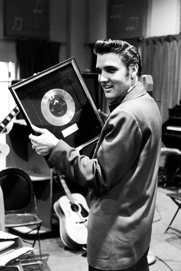 06-elvis-presley-081407.jpg