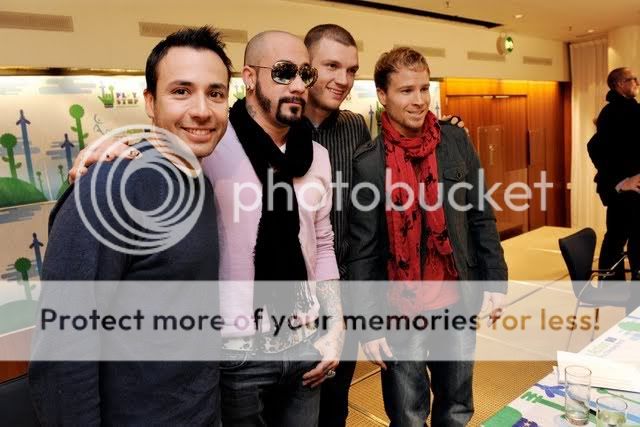 http://i249.photobucket.com/albums/gg240/Helly_K/Backstreet%20Boys/10-11.jpg