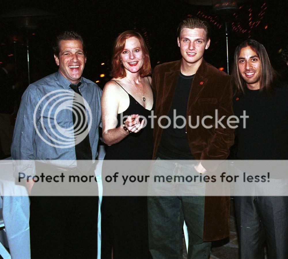 http://i249.photobucket.com/albums/gg240/Helly_K/Backstreet%20Boys/2000_-_Fundraiser_LA_Lupus_Found-1.jpg