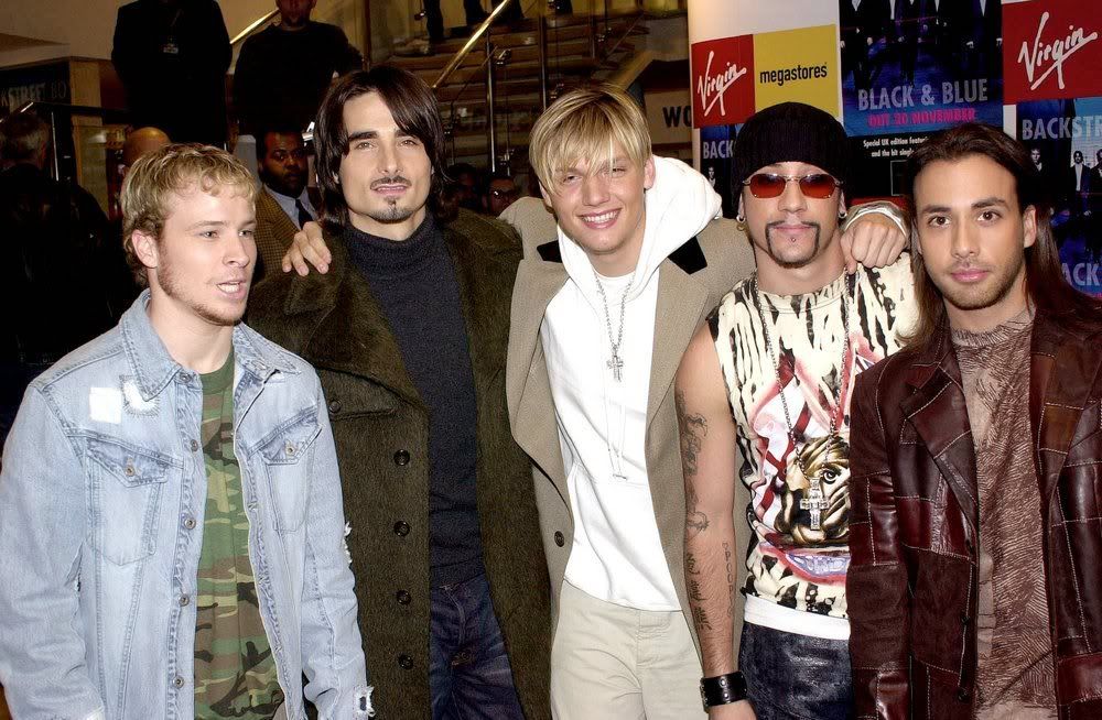 http://i249.photobucket.com/albums/gg240/Helly_K/Backstreet%20Boys/2000_11_09_-_Virgin_Megastore_Recor.jpg