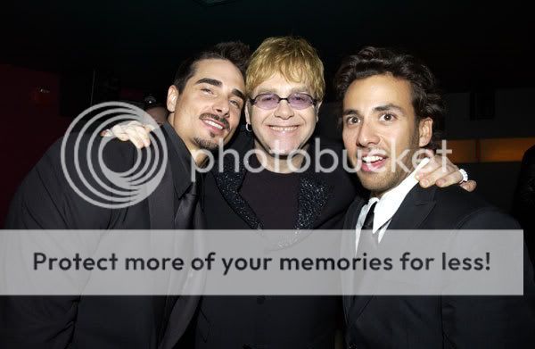 http://i249.photobucket.com/albums/gg240/Helly_K/Backstreet%20Boys/2002_03_24_-_10th_Annual_Elton_John.jpg