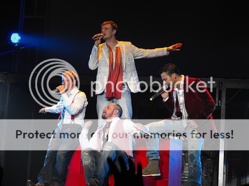 http://i249.photobucket.com/albums/gg240/Helly_K/Backstreet%20Boys/27-2.jpg