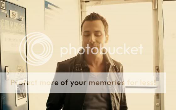 http://i249.photobucket.com/albums/gg240/Helly_K/Backstreet%20Boys/HowieD_100/14.jpg