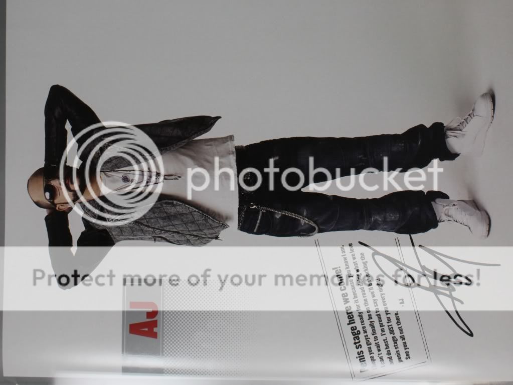 http://i249.photobucket.com/albums/gg240/Helly_K/Backstreet%20Boys/NKOTBSB%20Tourbook/IMG20120120192317.jpg