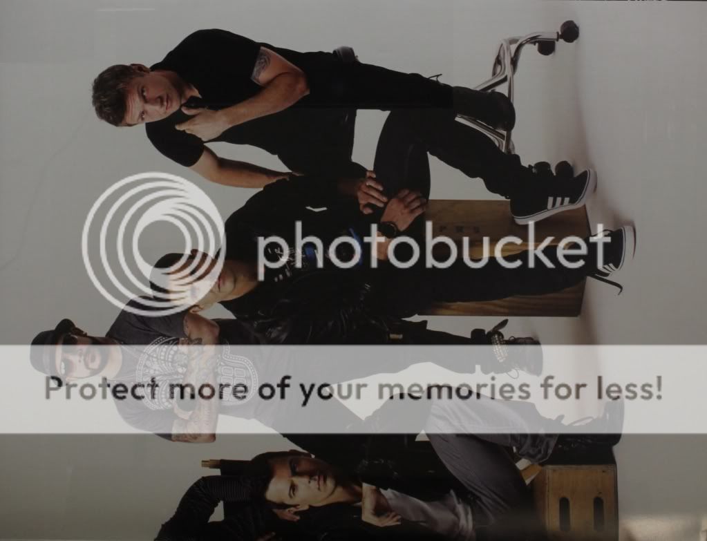 http://i249.photobucket.com/albums/gg240/Helly_K/Backstreet%20Boys/NKOTBSB%20Tourbook/IMG20120120193502.jpg