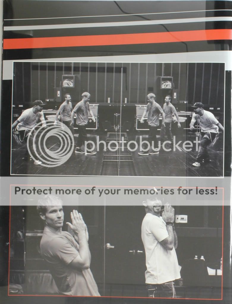 http://i249.photobucket.com/albums/gg240/Helly_K/Backstreet%20Boys/NKOTBSB%20Tourbook/IMG20120120193904.jpg