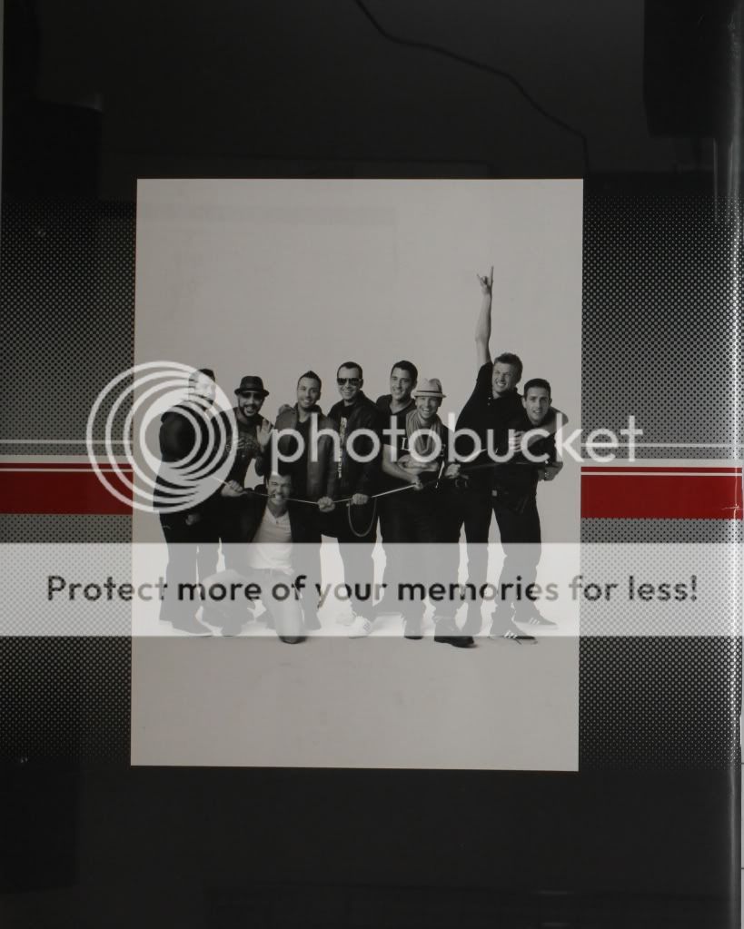 http://i249.photobucket.com/albums/gg240/Helly_K/Backstreet%20Boys/NKOTBSB%20Tourbook/IMG20120120194402.jpg