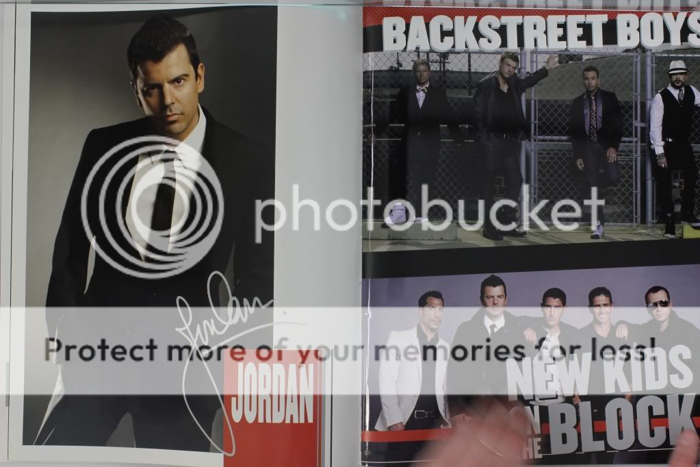 http://i249.photobucket.com/albums/gg240/Helly_K/Backstreet%20Boys/NKOTBSB%20Tourbook/IMG20120120194650.jpg