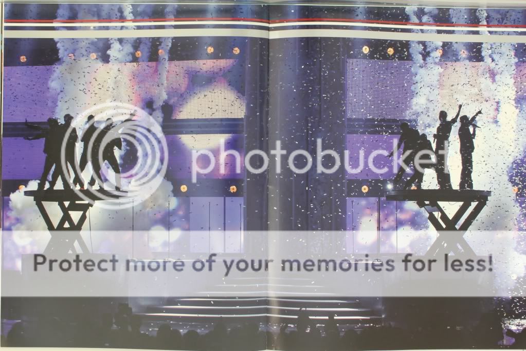 http://i249.photobucket.com/albums/gg240/Helly_K/Backstreet%20Boys/NKOTBSB%20Tourbook/IMG20120120195007.jpg