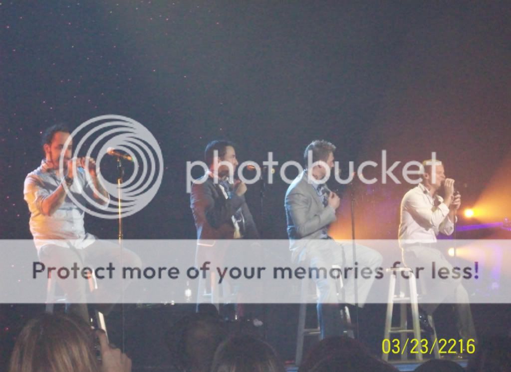 http://i249.photobucket.com/albums/gg240/Helly_K/Backstreet%20Boys/ReadingPA_03.jpg