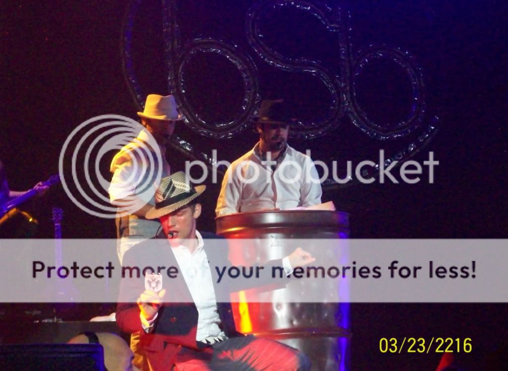 http://i249.photobucket.com/albums/gg240/Helly_K/Backstreet%20Boys/ReadingPA_29.jpg