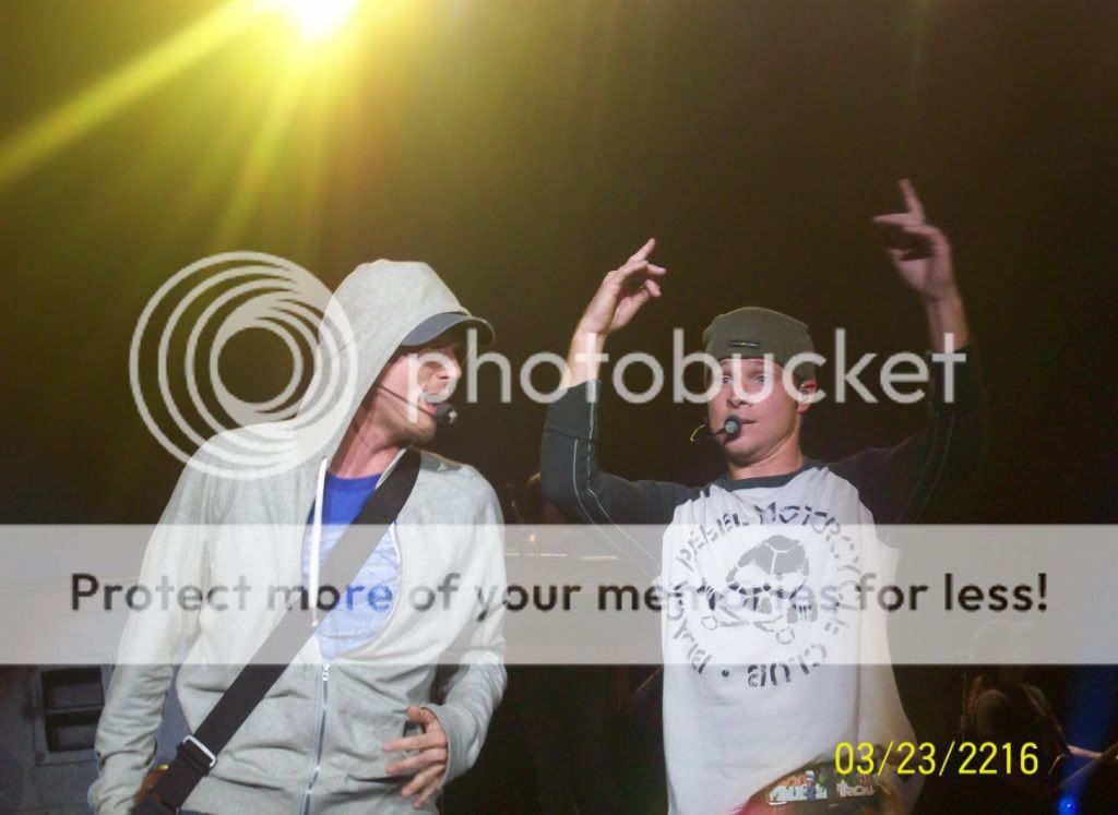 http://i249.photobucket.com/albums/gg240/Helly_K/Backstreet%20Boys/ReadingPA_48.jpg