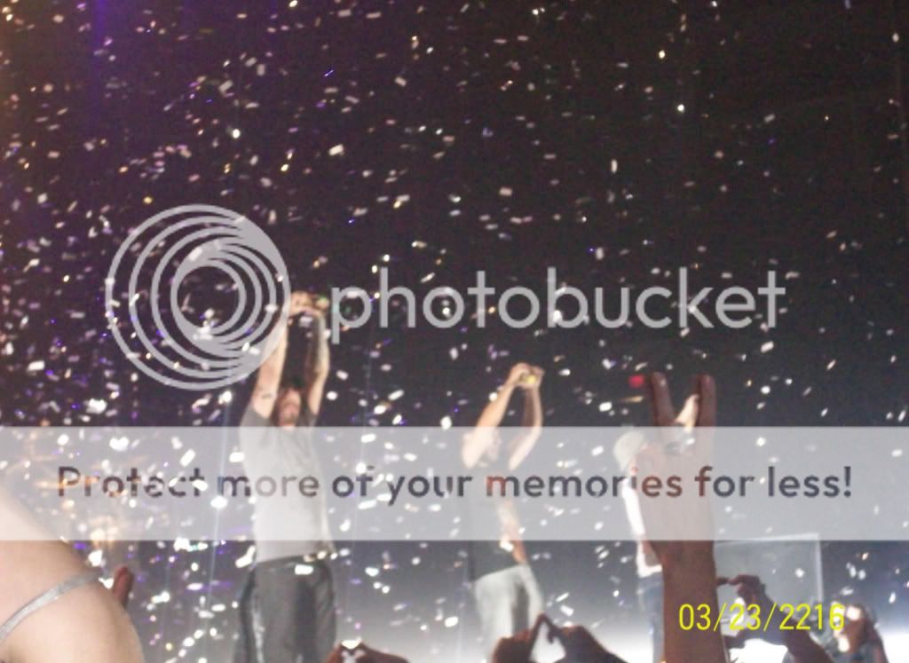 http://i249.photobucket.com/albums/gg240/Helly_K/Backstreet%20Boys/ReadingPA_57.jpg