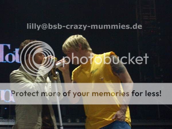 http://i249.photobucket.com/albums/gg240/Helly_K/Backstreet%20Boys/Sweet%20Couple/08.jpg