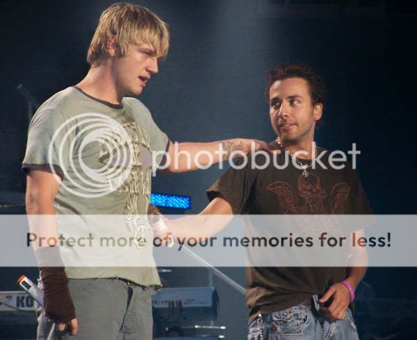 http://i249.photobucket.com/albums/gg240/Helly_K/Backstreet%20Boys/Sweet%20Couple/nickhowie.jpg