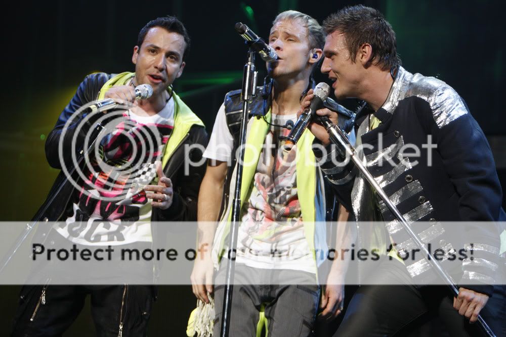 http://i249.photobucket.com/albums/gg240/Helly_K/Backstreet%20Boys/This%20Is%20Us%20DVD%20Booklet/AJBrianNick_Stage.jpg