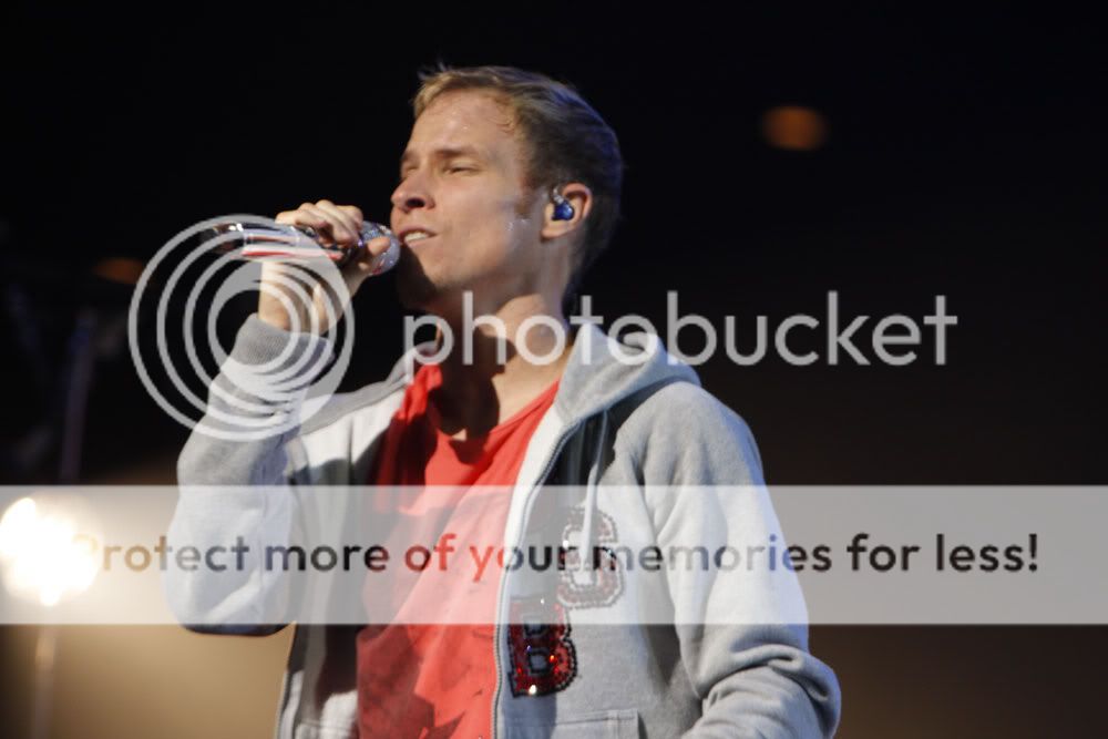 http://i249.photobucket.com/albums/gg240/Helly_K/Backstreet%20Boys/This%20Is%20Us%20DVD%20Booklet/Brian_Stage2.jpg