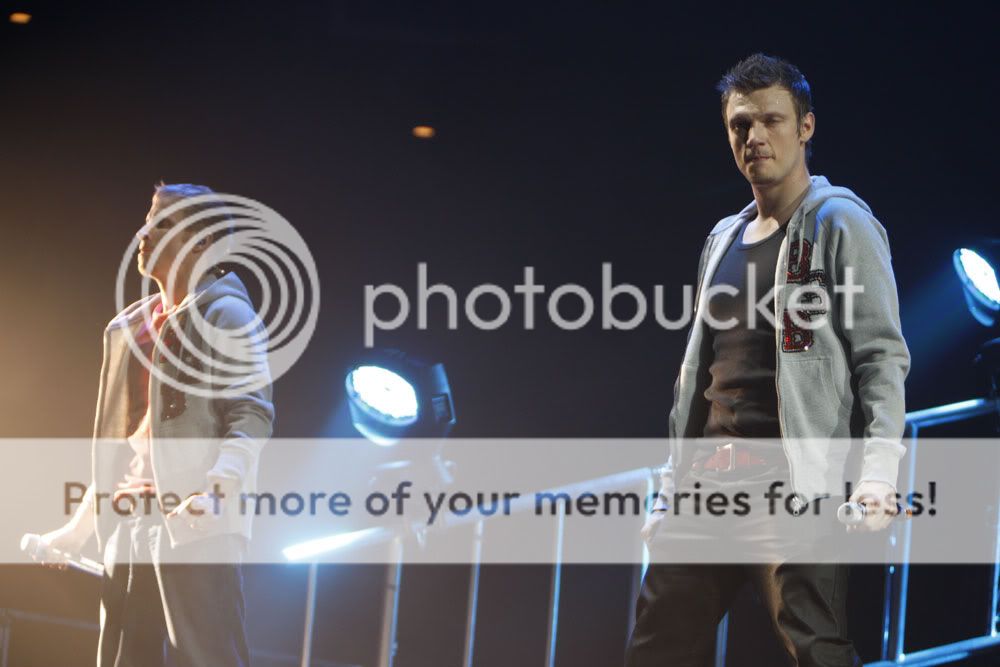 http://i249.photobucket.com/albums/gg240/Helly_K/Backstreet%20Boys/This%20Is%20Us%20DVD%20Booklet/NickBrian_Stage.jpg