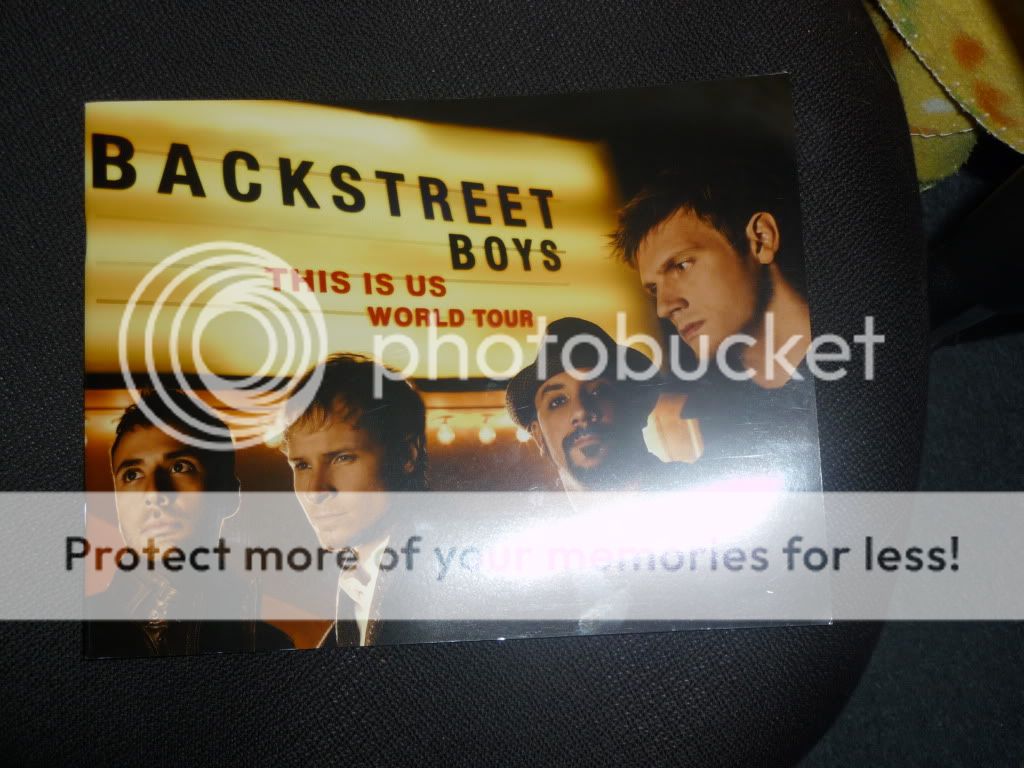 http://i249.photobucket.com/albums/gg240/Helly_K/Backstreet%20Boys/TourBook_ThisIsUs.jpg