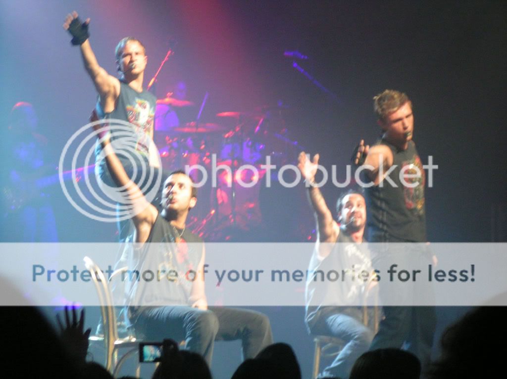 http://i249.photobucket.com/albums/gg240/Helly_K/Backstreet%20Boys/Wallingford-Soundcheck1.jpg