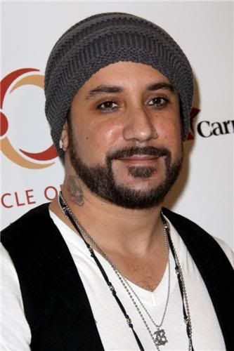 http://i249.photobucket.com/albums/gg240/Helly_K/luckyforlupusla22092010.jpg