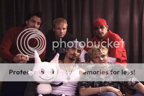 http://i249.photobucket.com/albums/gg240/Lika666/222/bsb_backstage2.jpg