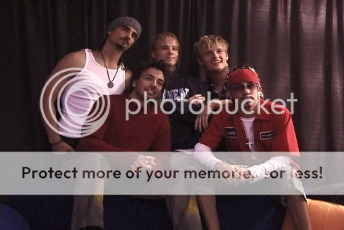 http://i249.photobucket.com/albums/gg240/Lika666/222/bsb_backstage3.jpg